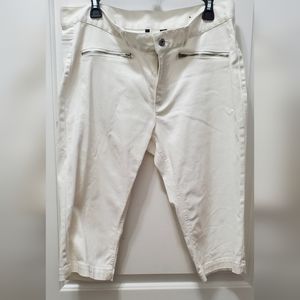 Women's white Capri with zipper pocketsize 12